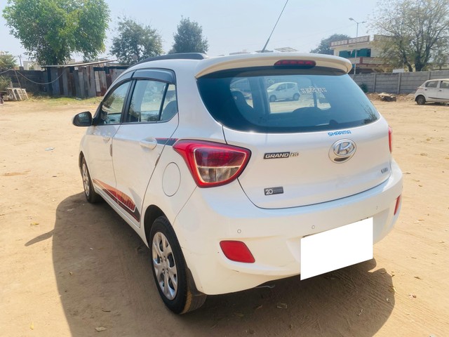 Second-hand 2016 Hyundai i10 Era for sale in Ahmedabad-10