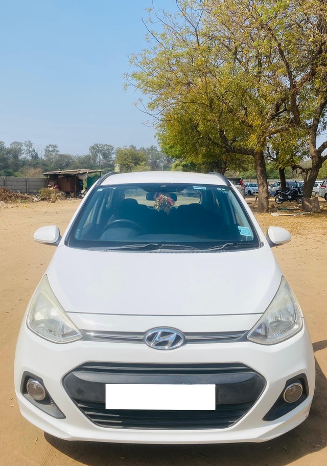 Second-hand 2016 Hyundai i10 Era for sale in Ahmedabad-4