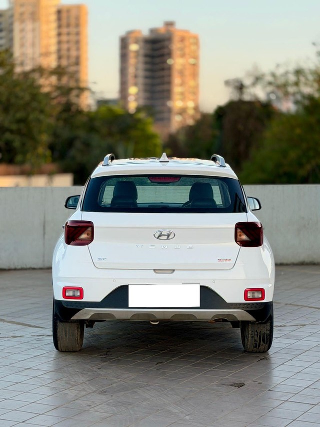 Second-hand 2019 Hyundai Venue SX Plus Turbo DCT BSIV for sale in Mumbai-2