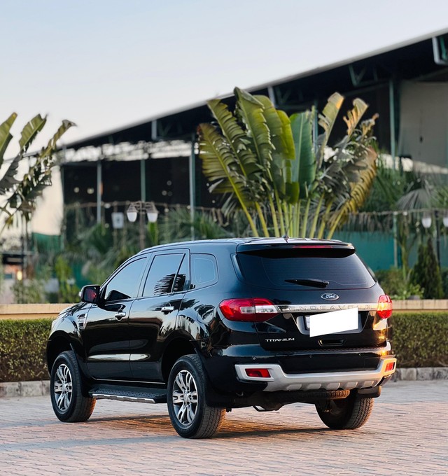 Second-hand 2018 Ford Endeavour 3.2 Titanium AT 4X4 for sale in Surat-3