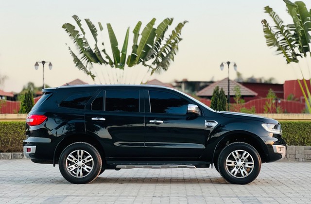 Second-hand 2018 Ford Endeavour 3.2 Titanium AT 4X4 for sale in Surat-1