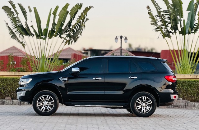 Second-hand 2018 Ford Endeavour 3.2 Titanium AT 4X4 for sale in Surat-4