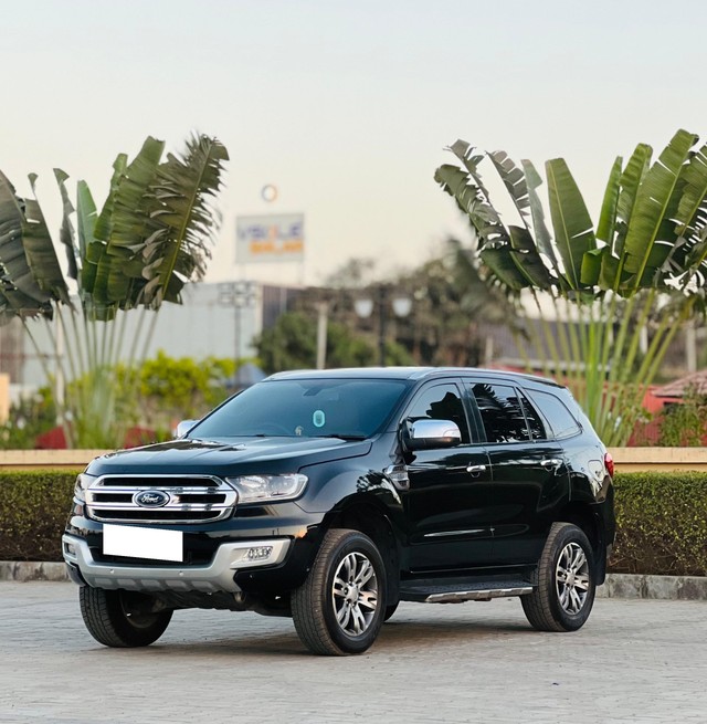 Second-hand 2018 Ford Endeavour 3.2 Titanium AT 4X4 for sale in Surat-5