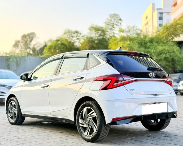 Second-hand 2021 Hyundai i20 Asta Opt BSVI for sale in Surat-2