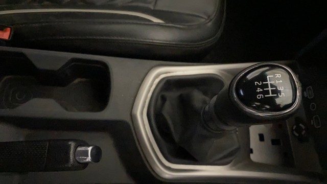 Second-hand 2023 Mahindra XUV300 W8 BSVI for sale in Greater Noida-23