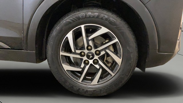 Second-hand 2023 Mahindra XUV300 W8 BSVI for sale in Greater Noida-27