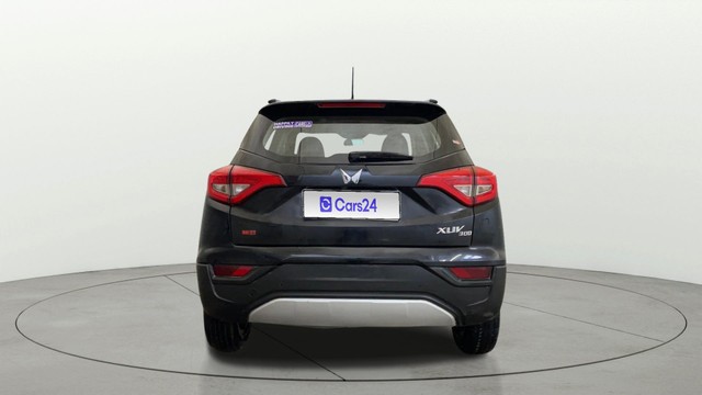 Mahindra XUV300 W8 BSVI Second-hand 2023 Mahindra XUV300 W8 BSVI for sale in Greater Noida-3
