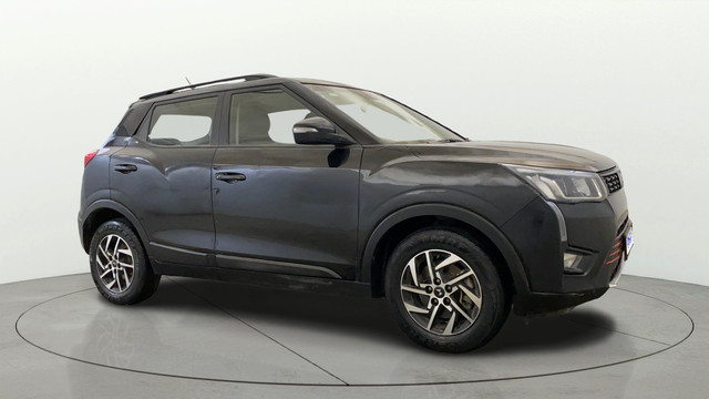 Second-hand 2023 Mahindra XUV300 W8 BSVI for sale in Greater Noida-12