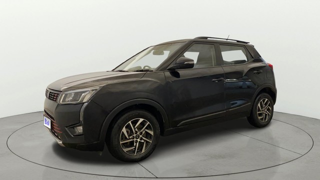 Second-hand 2023 Mahindra XUV300 W8 BSVI for sale in Greater Noida-18