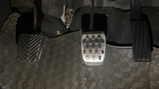 Second-hand 2023 Mahindra XUV300 W8 BSVI for sale in Greater Noida-25