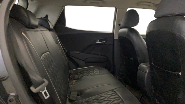 Second-hand 2023 Mahindra XUV300 W8 BSVI for sale in Greater Noida-10