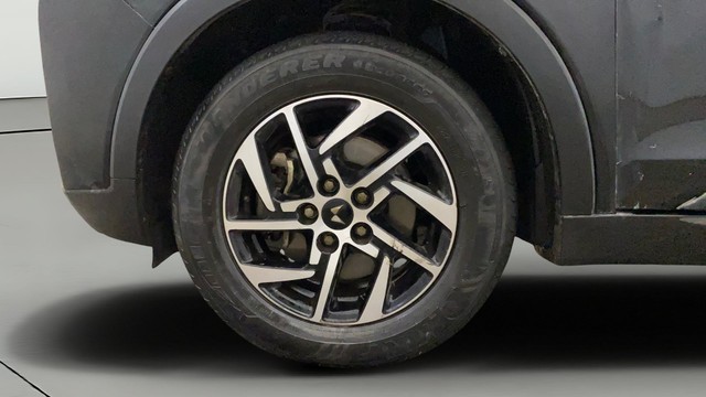 Second-hand 2023 Mahindra XUV300 W8 BSVI for sale in Greater Noida-30