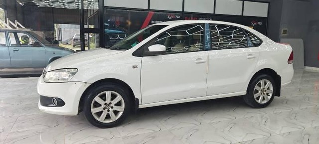Second-hand 2011 Volkswagen Vento Petrol Highline AT for sale in Coimbatore-1
