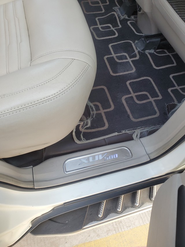 Second-hand 2015 Mahindra XUV500 W10 AWD for sale in Surat-10