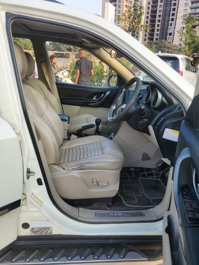 Second-hand 2015 Mahindra XUV500 W10 AWD for sale in Surat-3