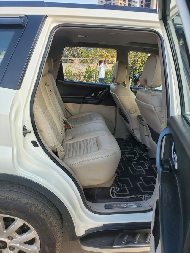 Second-hand 2015 Mahindra XUV500 W10 AWD for sale in Surat-13