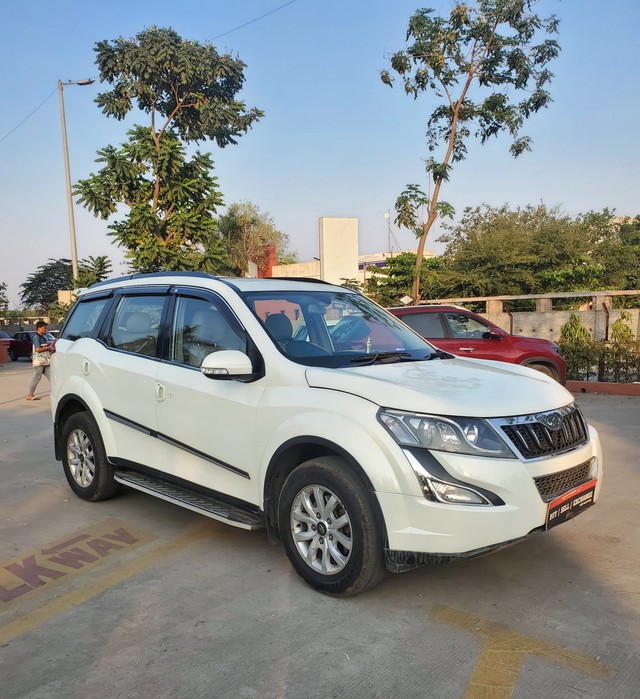 Second-hand 2015 Mahindra XUV500 W10 AWD for sale in Surat-6