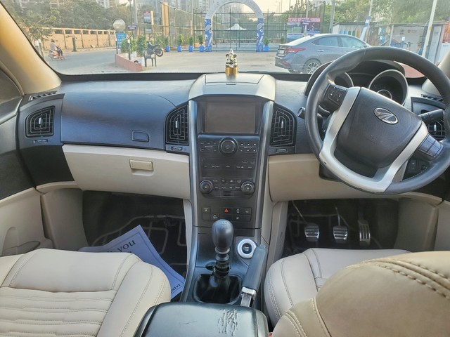 Second-hand 2015 Mahindra XUV500 W10 AWD for sale in Surat-12