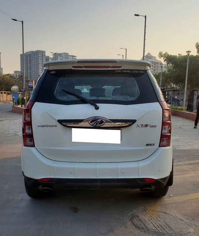Second-hand 2015 Mahindra XUV500 W10 AWD for sale in Surat-14