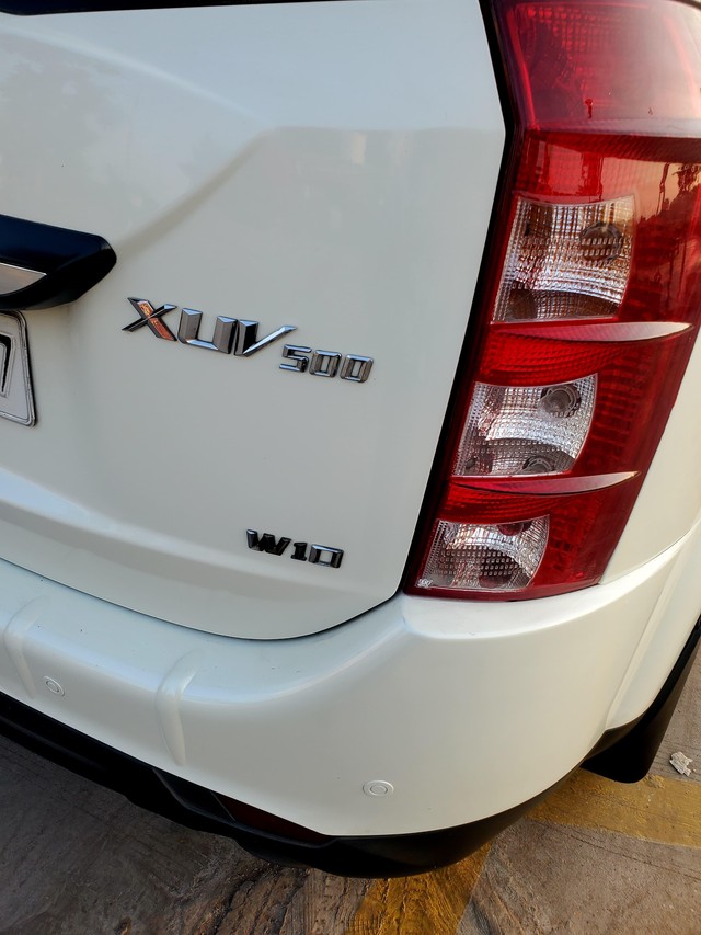 Second-hand 2015 Mahindra XUV500 W10 AWD for sale in Surat-11