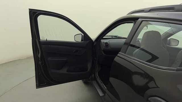 Second-hand 2017 Renault KWID 1.0 AMT RXT for sale in Mysore-27