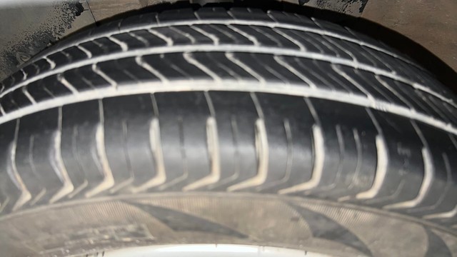 Second-hand 2017 Renault KWID 1.0 AMT RXT for sale in Mysore-32