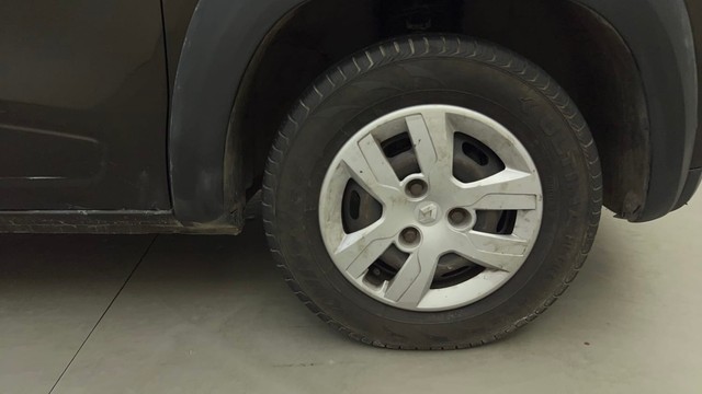 Second-hand 2017 Renault KWID 1.0 AMT RXT for sale in Mysore-17