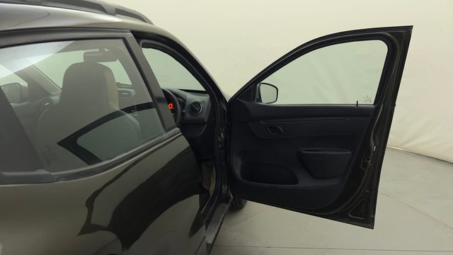 Second-hand 2017 Renault KWID 1.0 AMT RXT for sale in Mysore-16