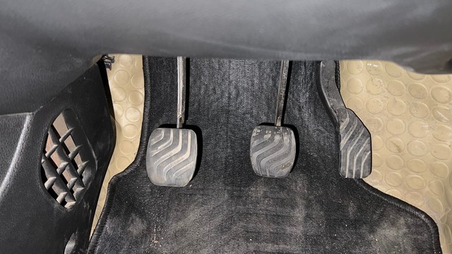 Second-hand 2017 Renault KWID 1.0 AMT RXT for sale in Mysore-14