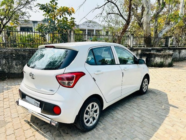 Second-hand 2017 Hyundai Grand i10 Magna for sale in Etawah-1