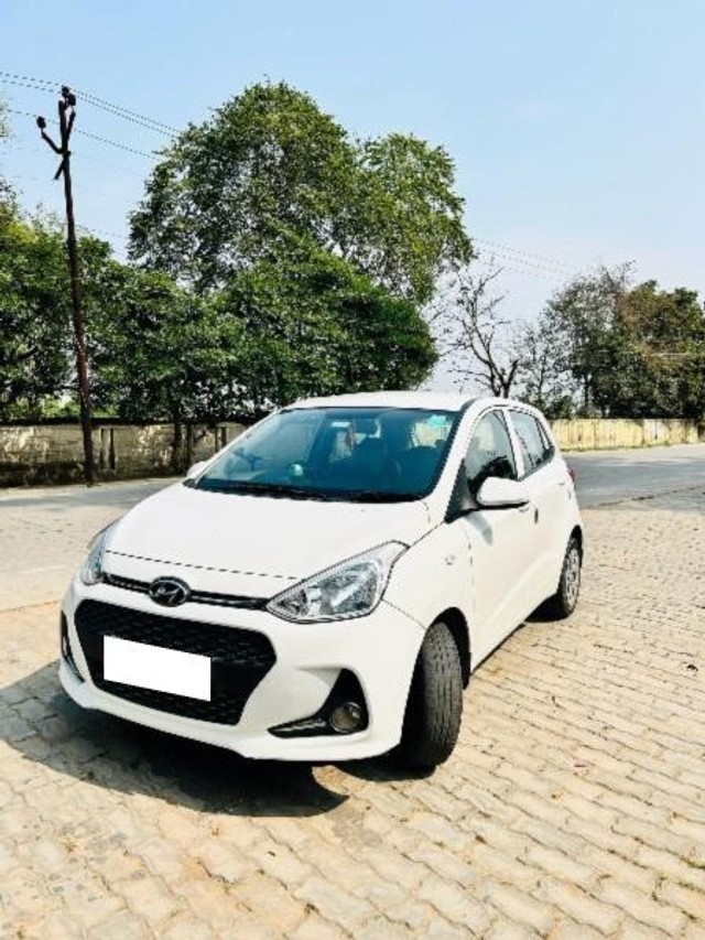 Second-hand 2017 Hyundai Grand i10 Magna for sale in Etawah-4