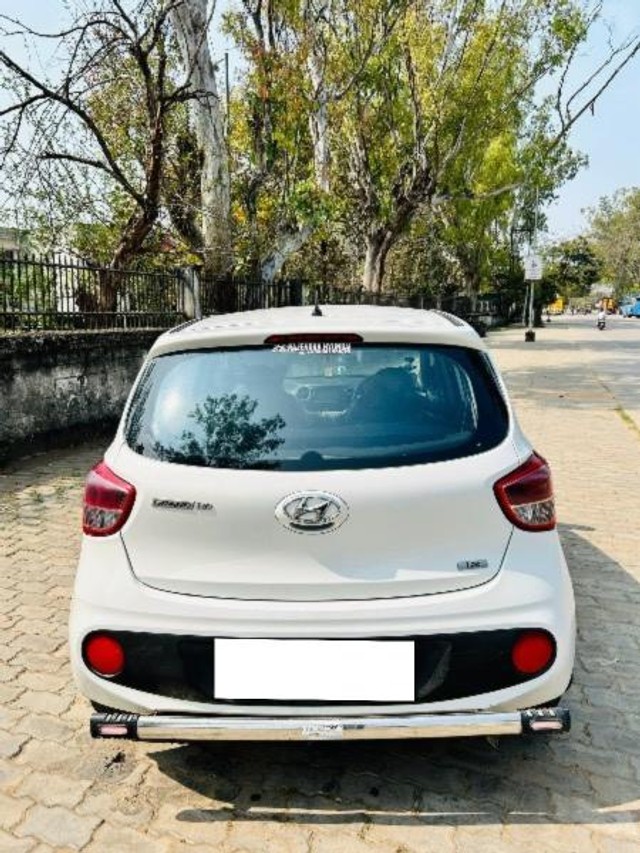 Second-hand 2017 Hyundai Grand i10 Magna for sale in Etawah-2