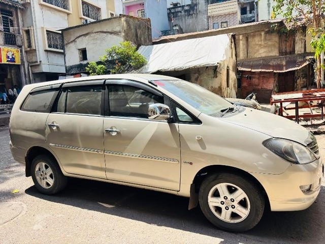 Second-hand 2008 Toyota Innova 2.5 V Diesel 8-seater for sale in Surat-1