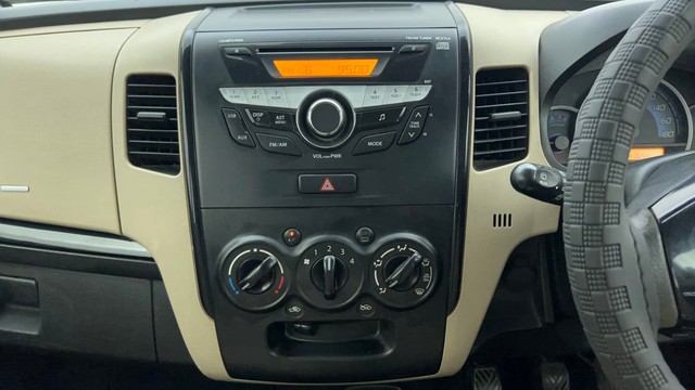 Second-hand 2017 Maruti Suzuki Wagon R VXI for sale in Ahmedabad-35