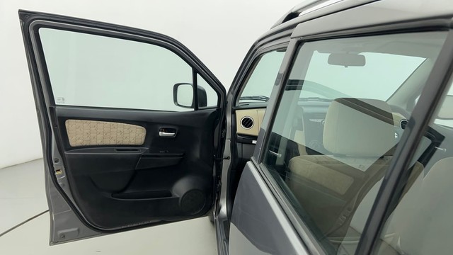 Second-hand 2017 Maruti Suzuki Wagon R VXI for sale in Ahmedabad-33