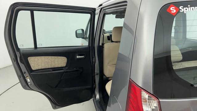Second-hand 2017 Maruti Suzuki Wagon R VXI for sale in Ahmedabad-36
