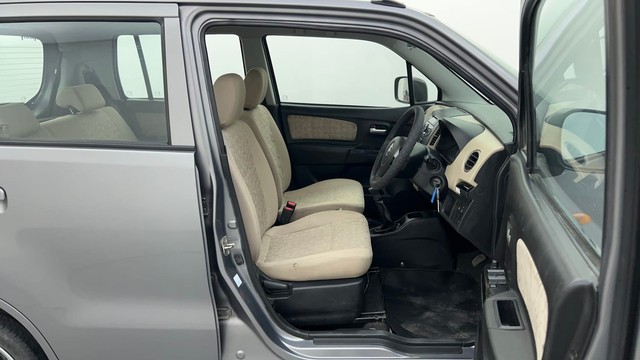 Second-hand 2017 Maruti Suzuki Wagon R VXI for sale in Ahmedabad-15