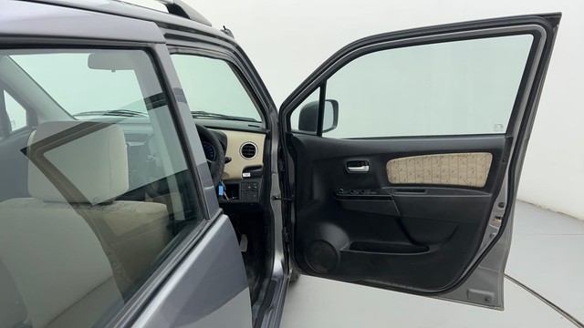 Second-hand 2017 Maruti Suzuki Wagon R VXI for sale in Ahmedabad-16