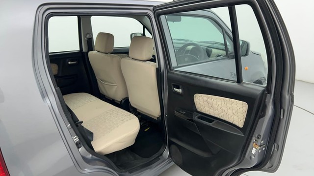 Second-hand 2017 Maruti Suzuki Wagon R VXI for sale in Ahmedabad-26