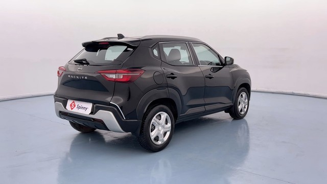 Second-hand 2024 Nissan Magnite XL for sale in Lucknow-3