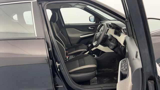 Second-hand 2024 Nissan Magnite XL for sale in Lucknow-15