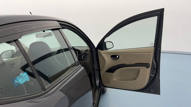 Second-hand 2013 Hyundai i20 Sportz Petrol for sale in Lucknow-16