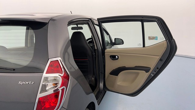 Second-hand 2013 Hyundai i20 Sportz Petrol for sale in Lucknow-28