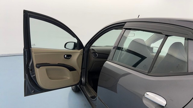 Second-hand 2013 Hyundai i20 Sportz Petrol for sale in Lucknow-32