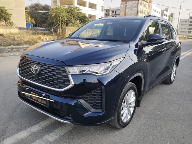 Second-hand 2023 Toyota Innova Hycross VX(O) 7STR Hybrid for sale in New Delhi-4