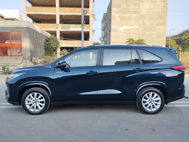Second-hand 2023 Toyota Innova Hycross VX(O) 7STR Hybrid for sale in New Delhi-3