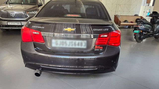 Second-hand 2017 Chevrolet Cruze LTZ for sale in Surat-2