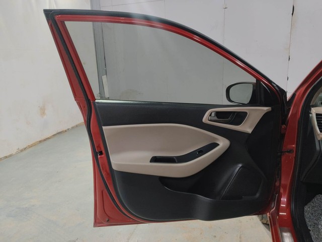 Second-hand 2017 Hyundai i20 1.2 Asta for sale in Kochi-33