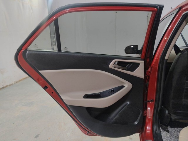 Second-hand 2017 Hyundai i20 1.2 Asta for sale in Kochi-24