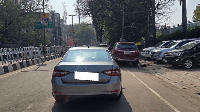 Second-hand 2017 Skoda Superb LK 2.0 TDI AT for sale in Lucknow-2